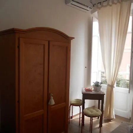 Oda ve Kahvaltı Nicandra